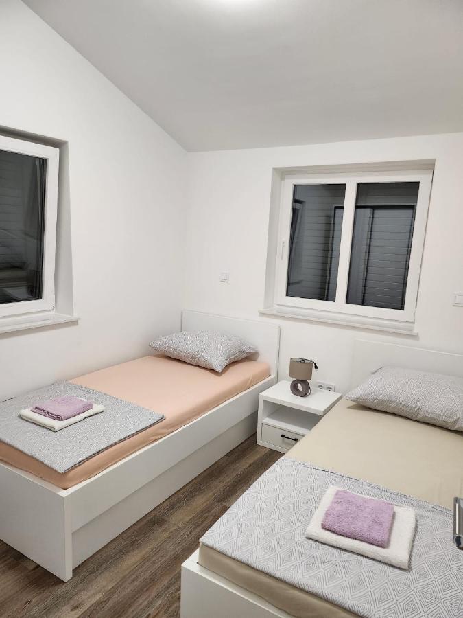 Apartmani M&L I M&J Malinska Kültér fotó