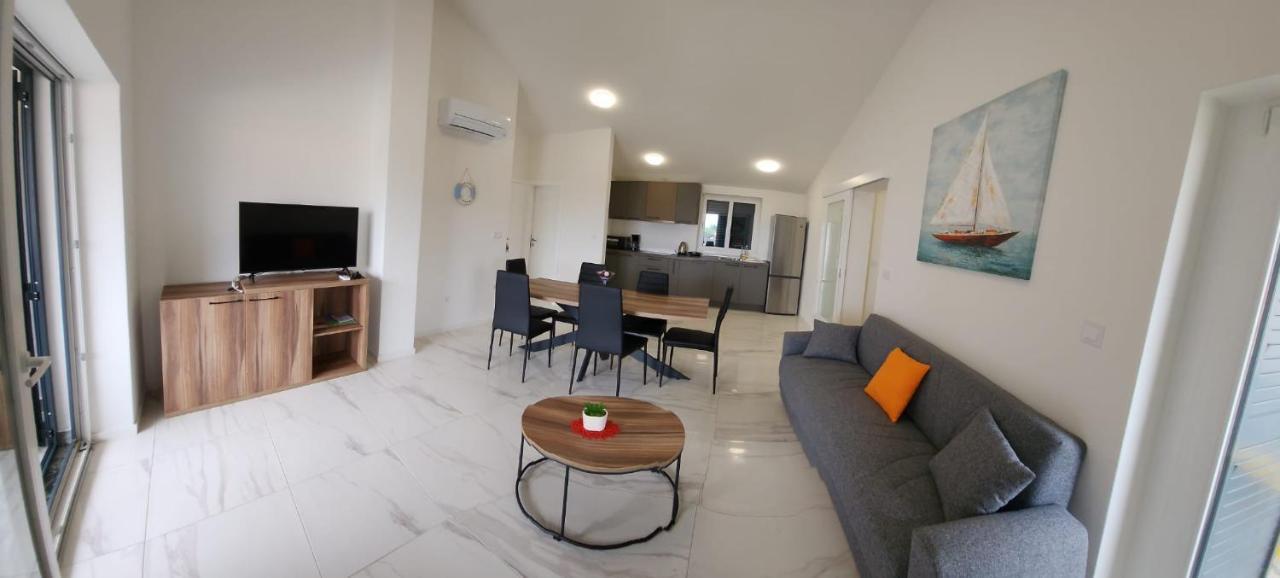 Apartmani M&L I M&J Malinska Kültér fotó